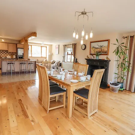 Holiday home Kissane's